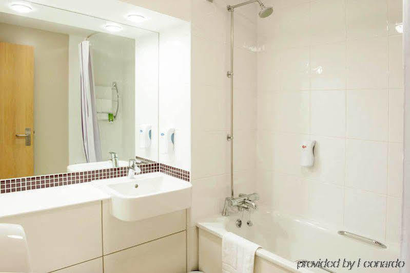 Premier Inn London Croydon Town Centre Bagian luar foto